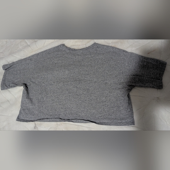 Sz med women's crop top Levi's reverse logo graphic tee 😁 - Picture 6 of 8